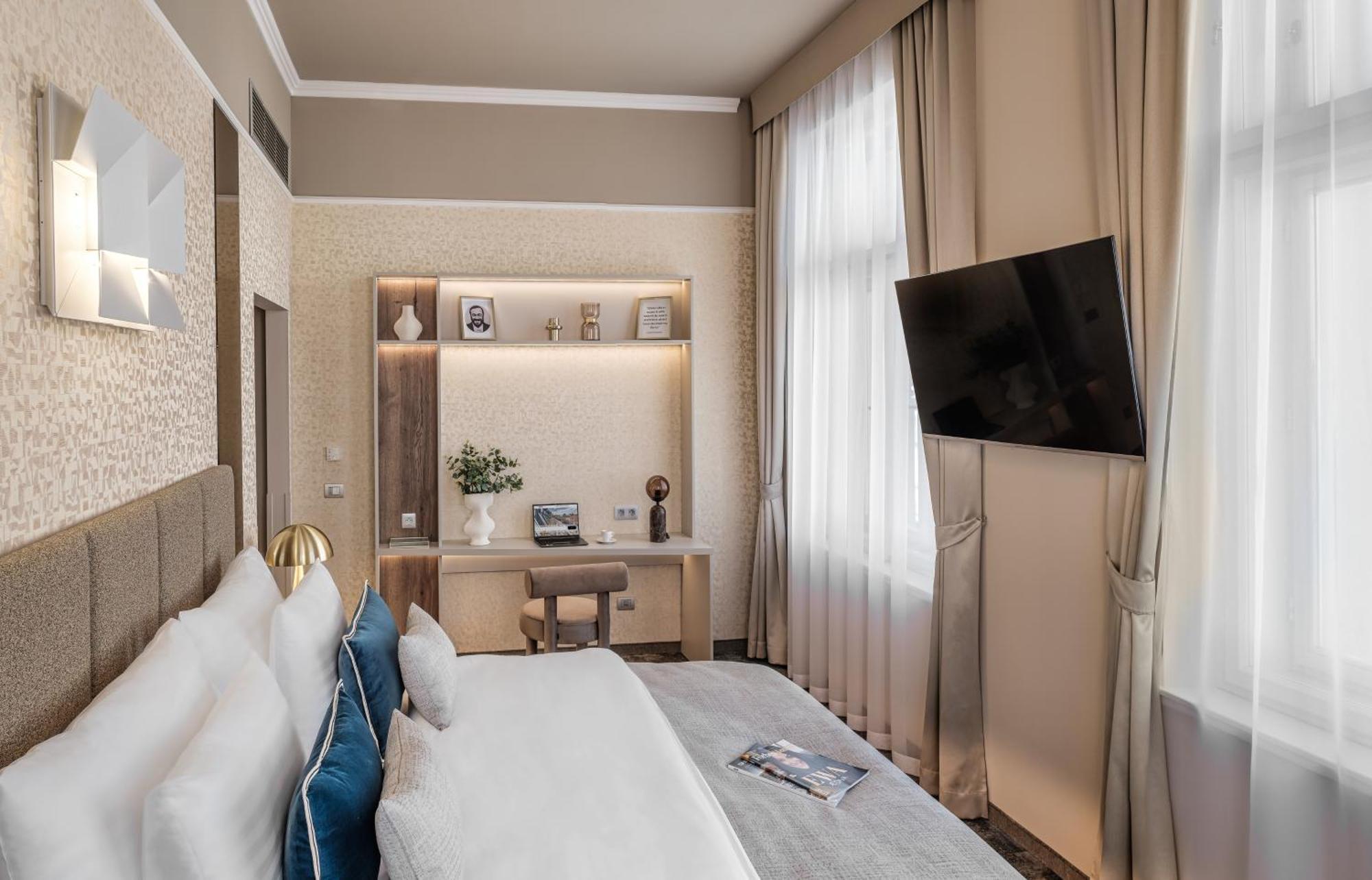 Sovereign Hotel