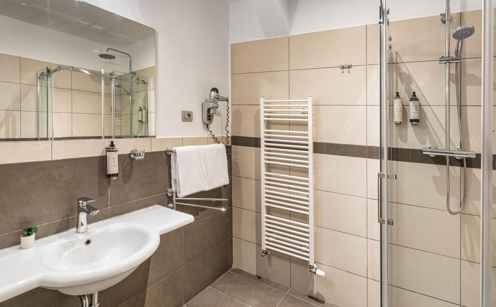 Sovereign 4*